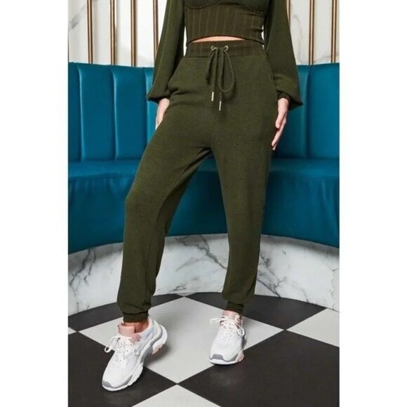 Lavish Lounge High Waisted Drawstring Elastic Waist Knit Jogger Pant Size 4 NWOT - Picture 1 of 12